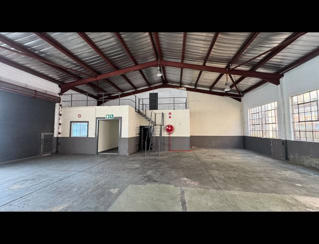 3,720M² WAREHOUSE TO LET IN WYNBERG